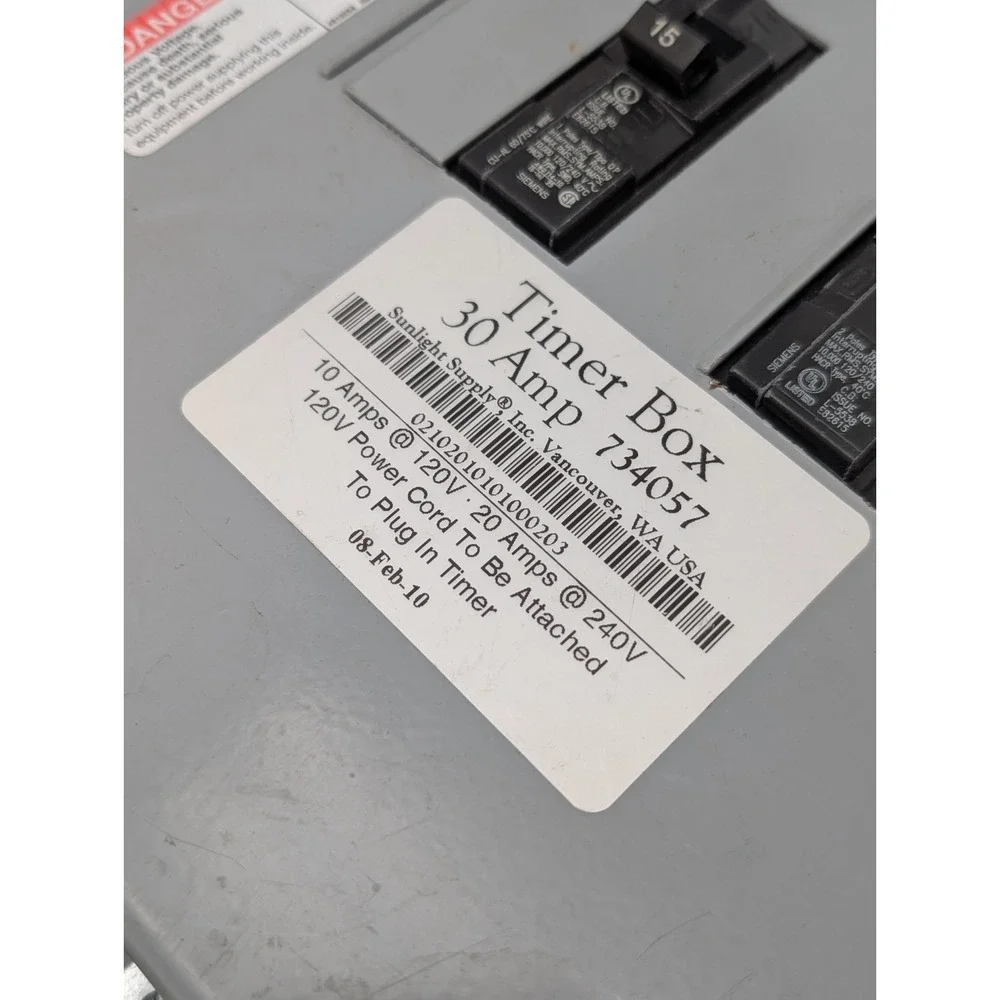 SUNLIGHT SUPPLY 30AMP TIMER BOX 10 Amps 120V‎ , 20 Amps 240V W Cords
